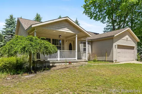 Exterior - 2481 Bauer Rd, Jenison, MI 49428 photo 2 of 10