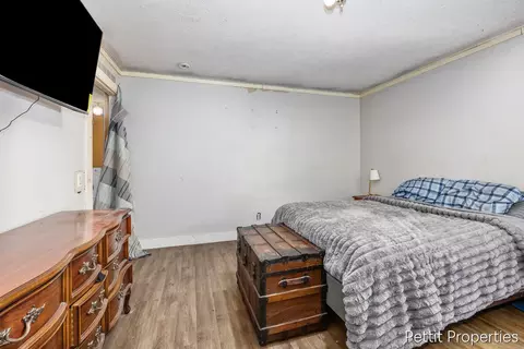 Bedroom - 2481 Bauer Rd, Jenison, MI 49428 photo 2 of 3