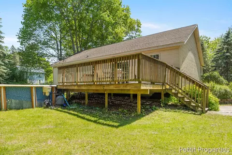 Exterior - 2481 Bauer Rd, Jenison, MI 49428 photo 5 of 10