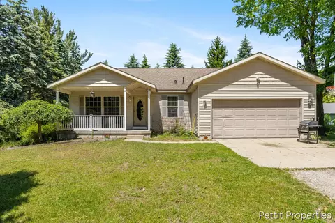 2481 Bauer Rd, Jenison, MI 49428