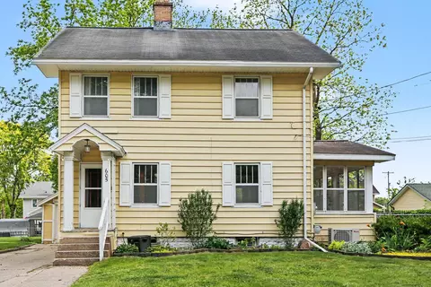 Exterior - 605 Colfax St, Jackson, MI 49203 photo 2 of 10