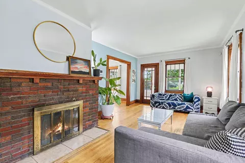 Living - 605 Colfax St, Jackson, MI 49203 photo 1 of 2