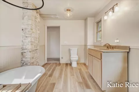 Bath - 220 Elliott St, Whitehall, MI 49461 photo 5 of 5