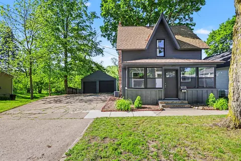 734 E Green St, Marshall, MI 49068