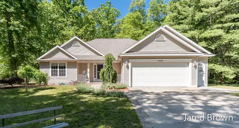 13525 141st Ave, Grand Haven, MI 49417