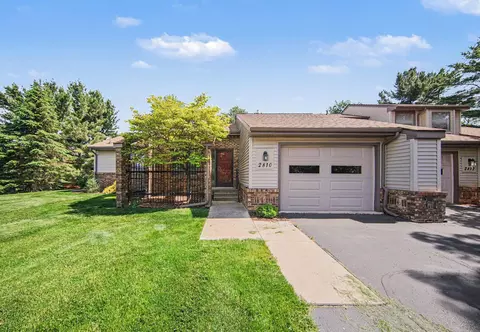 2810 S Wood Dale Dr, Jackson, MI 49203