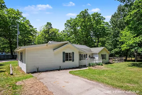Exterior - 940 S Woodruff Dr S, Stanton, MI 48888 photo 4 of 8