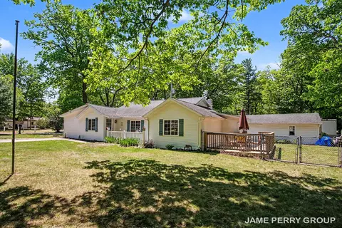 Exterior - 940 S Woodruff Dr S, Stanton, MI 48888 photo 3 of 8