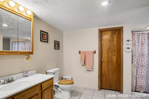 Bath - 940 S Woodruff Dr S, Stanton, MI 48888 photo 1 of 1