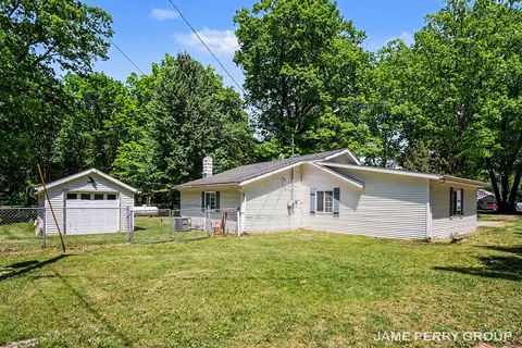 Exterior - 940 S Woodruff Dr S, Stanton, MI 48888 photo 6 of 8