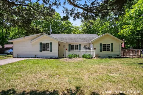 940 S Woodruff Dr S, Stanton, MI 48888