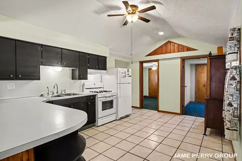 Kitchen - 940 S Woodruff Dr S, Stanton, MI 48888 photo 1 of 2