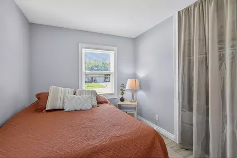 Bedroom - 5650 Poplar Dr, Jackson, MI 49201 photo 2 of 6