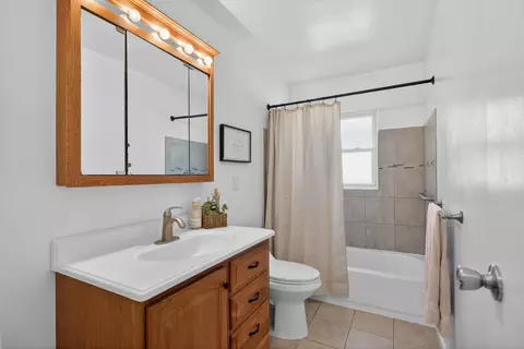 Bath - 5650 Poplar Dr, Jackson, MI 49201 photo 1 of 2