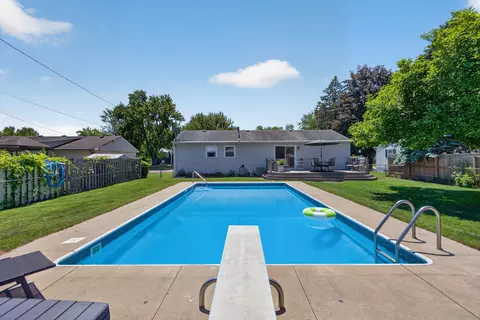 Exterior - 5650 Poplar Dr, Jackson, MI 49201 photo 13 of 16