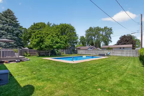Exterior - 5650 Poplar Dr, Jackson, MI 49201 photo 11 of 16