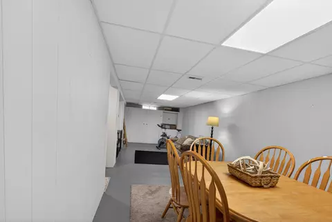 Dining - 5650 Poplar Dr, Jackson, MI 49201 photo 4 of 6