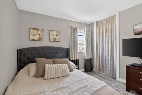 Bedroom - 5650 Poplar Dr, Jackson, MI 49201 photo 5 of 6