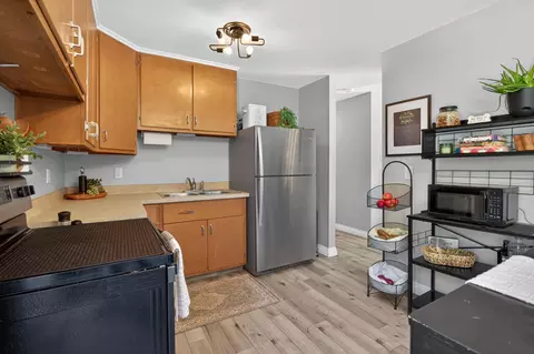 Kitchen - 5650 Poplar Dr, Jackson, MI 49201 photo 2 of 2