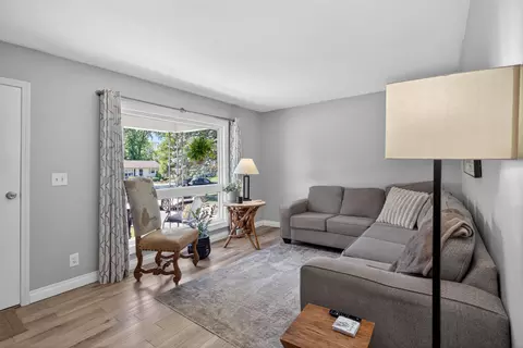 Living - 5650 Poplar Dr, Jackson, MI 49201 photo 1 of 3