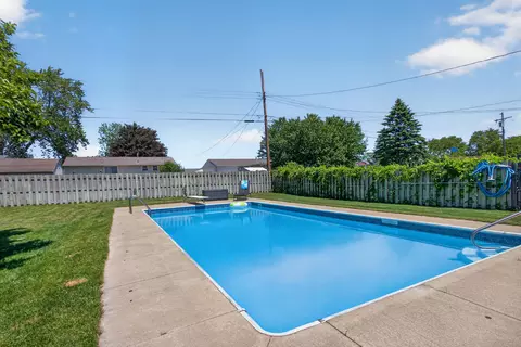 Exterior - 5650 Poplar Dr, Jackson, MI 49201 photo 10 of 16