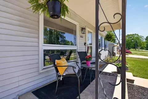 Exterior - 5650 Poplar Dr, Jackson, MI 49201 photo 5 of 16
