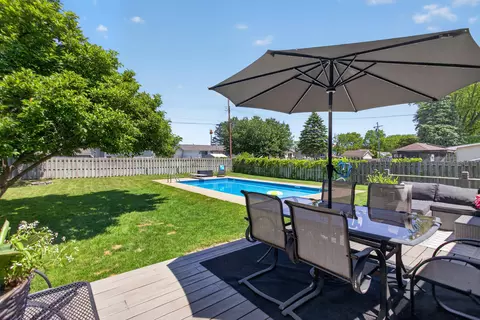 Exterior - 5650 Poplar Dr, Jackson, MI 49201 photo 6 of 16