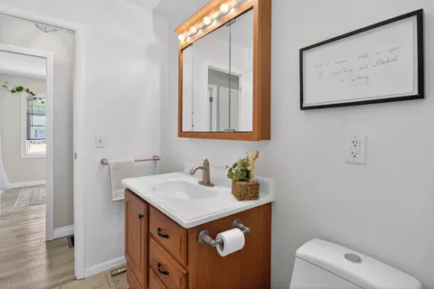 Bath - 5650 Poplar Dr, Jackson, MI 49201 photo 2 of 2