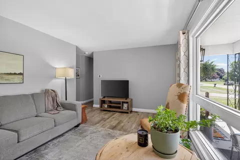 Living - 5650 Poplar Dr, Jackson, MI 49201 photo 3 of 3