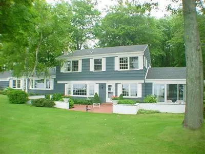 3661 Scenic Dr, Muskegon, MI 49445