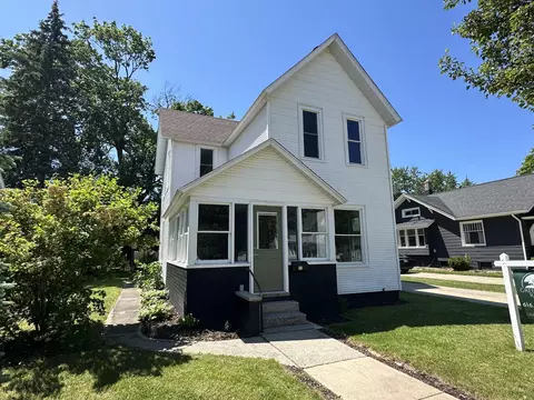 32 W Main Ave, Zeeland, MI 49464
