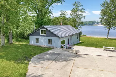 13754 45th St, Bloomingdale, MI 49026