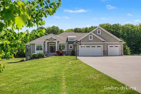 9644 Meadow Vly, Caledonia, MI 49316