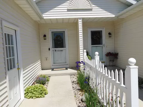 1774 Pine Ridge Dr, Manistee, MI 49660
