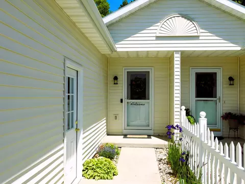 1774 Pine Ridge Dr, Manistee, MI 49660