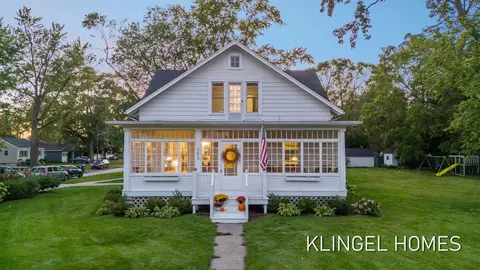 203 N Lake Ave, Spring Lake, MI 49456