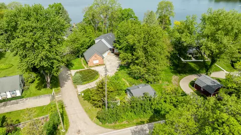 8790 Hendricks Dr, Brighton, MI 48116