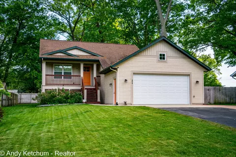 404 3rd Ave, Holland, MI 49424