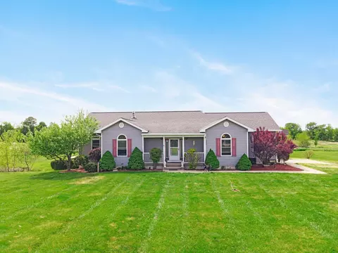 8860 Timber Ln, Charlotte, MI 48813
