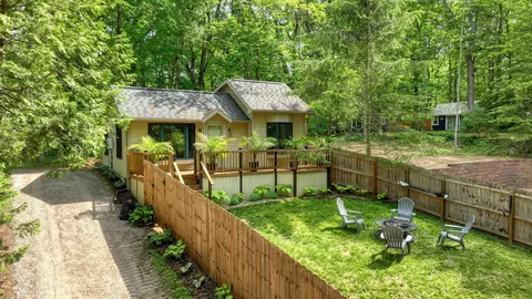 2114 Timber Ln, Brooklyn, MI 49230