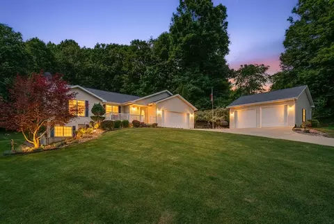 2138 Fox Mountain Dr, Otsego, MI 49078