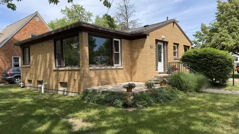 21 S Despelder St, Grand Haven, MI 49417