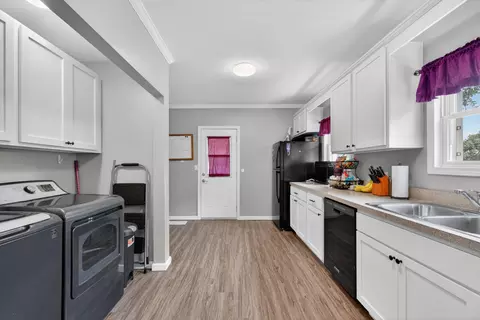 Entry Way - 439 Madison St, Jackson, MI 49202 photo 6 of 8