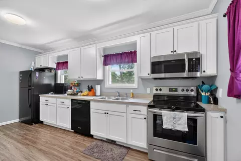 Kitchen - 439 Madison St, Jackson, MI 49202 photo 3 of 3