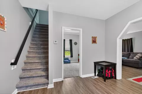 Entry Way - 439 Madison St, Jackson, MI 49202 photo 4 of 8