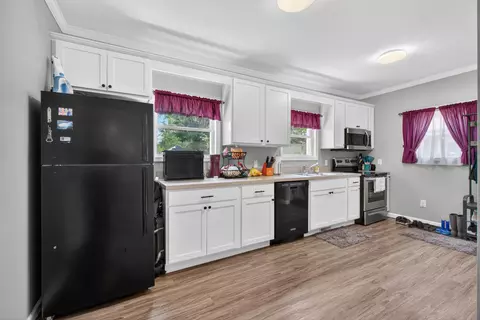 Kitchen - 439 Madison St, Jackson, MI 49202 photo 1 of 3
