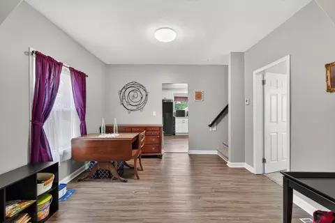 Entry Way - 439 Madison St, Jackson, MI 49202 photo 2 of 8