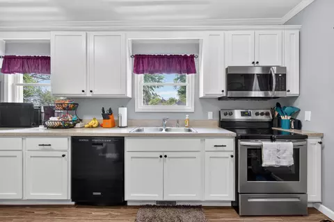 Kitchen - 439 Madison St, Jackson, MI 49202 photo 2 of 3