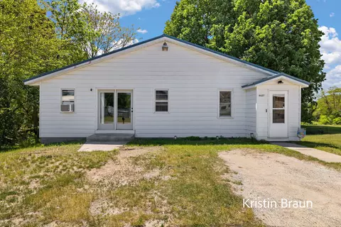 6627 2nd St, Holton, MI 49425