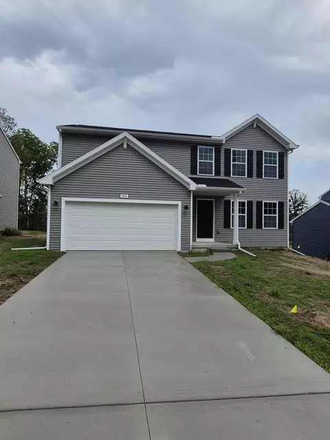 1106 Cedarwood Dr, Greenville, MI 48838